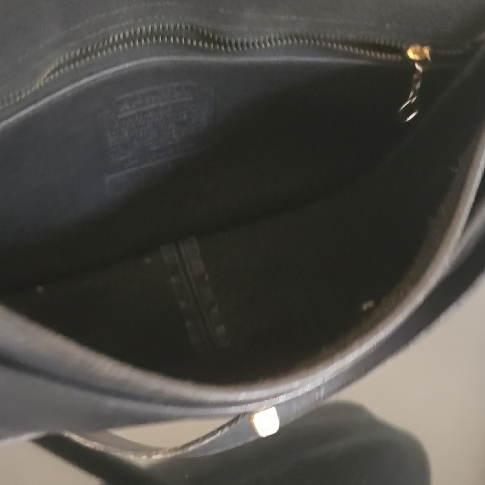 Classic Black Leather Shoulder Bag - Picture 10 of 11